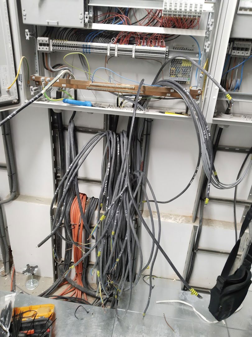 Električar Miloš LEŠTANE