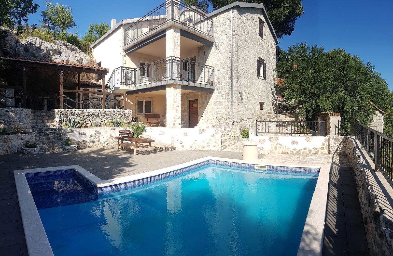 Villa Zamudio (Guest House)