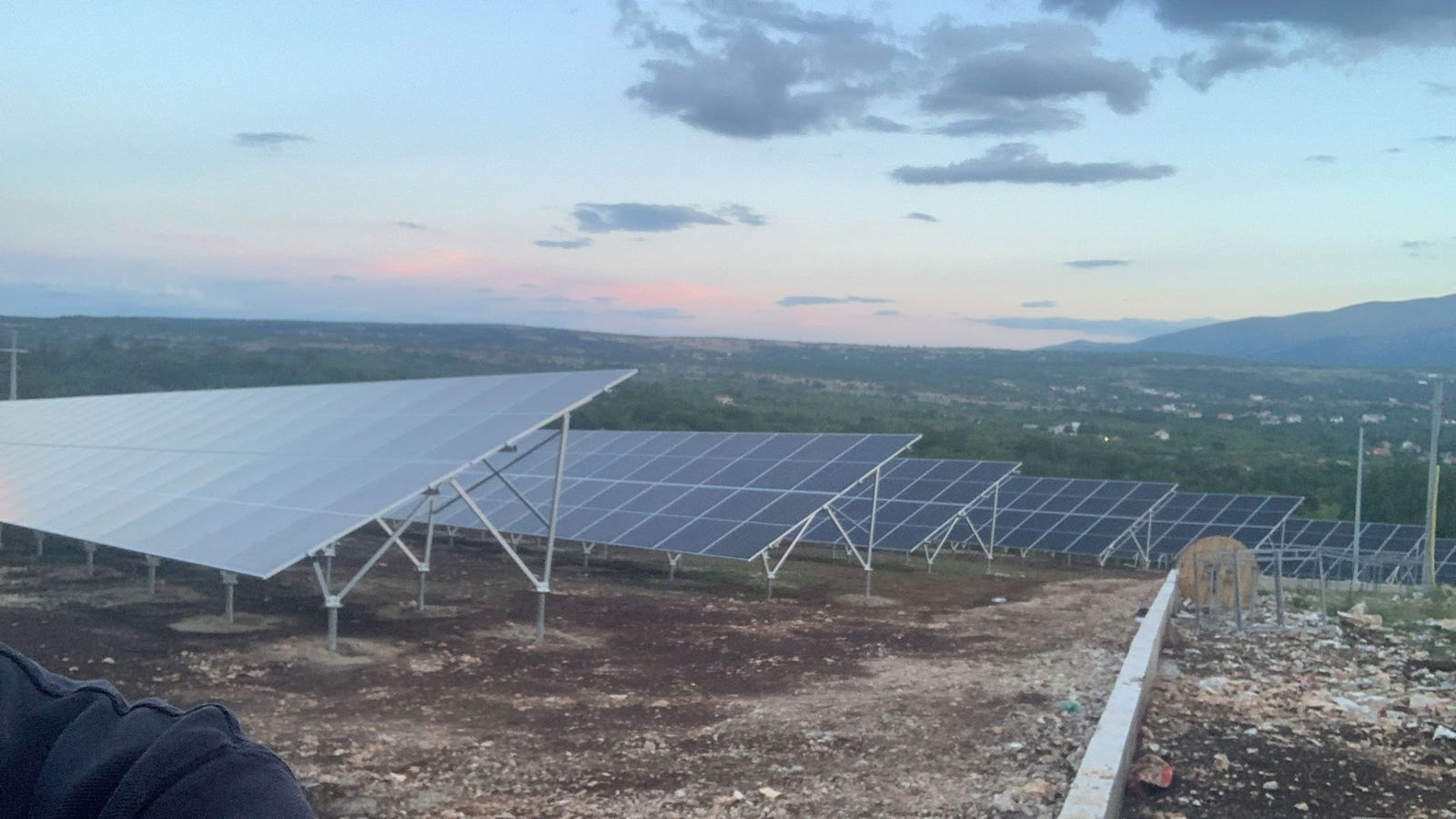 Zidinsko sunce solar power plant