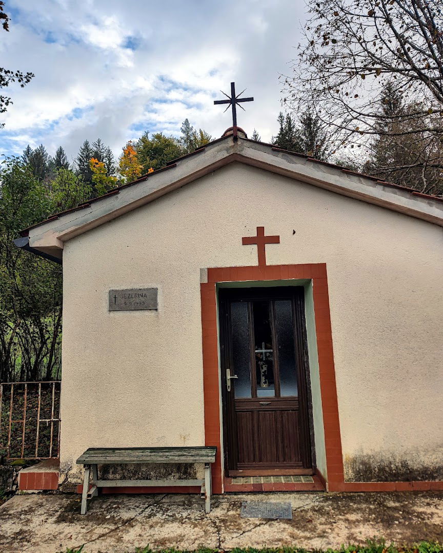 Kapelica v Jezerini