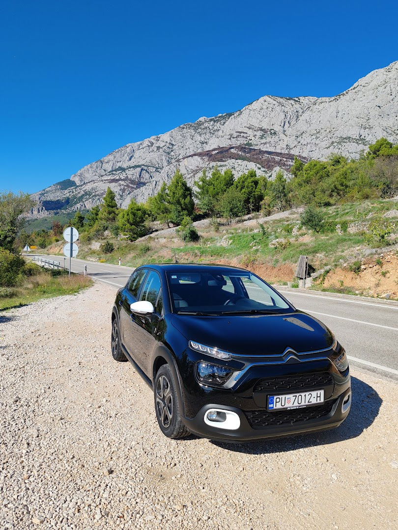 Goldcar Split airport