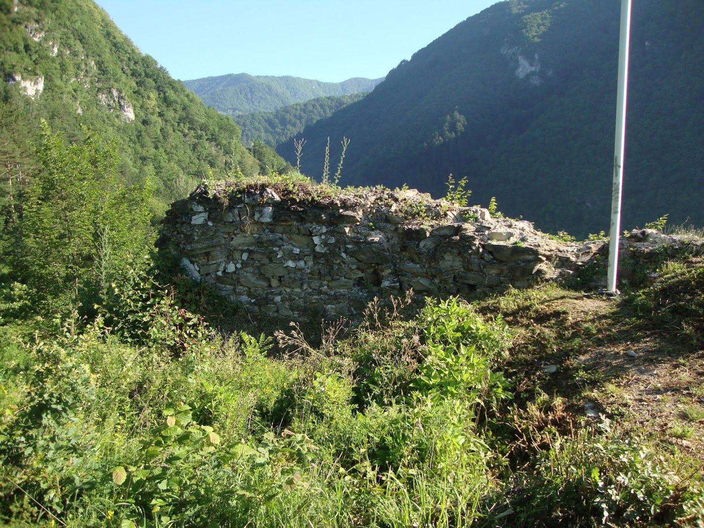 Grad Radeče (ostanki, razvalina)