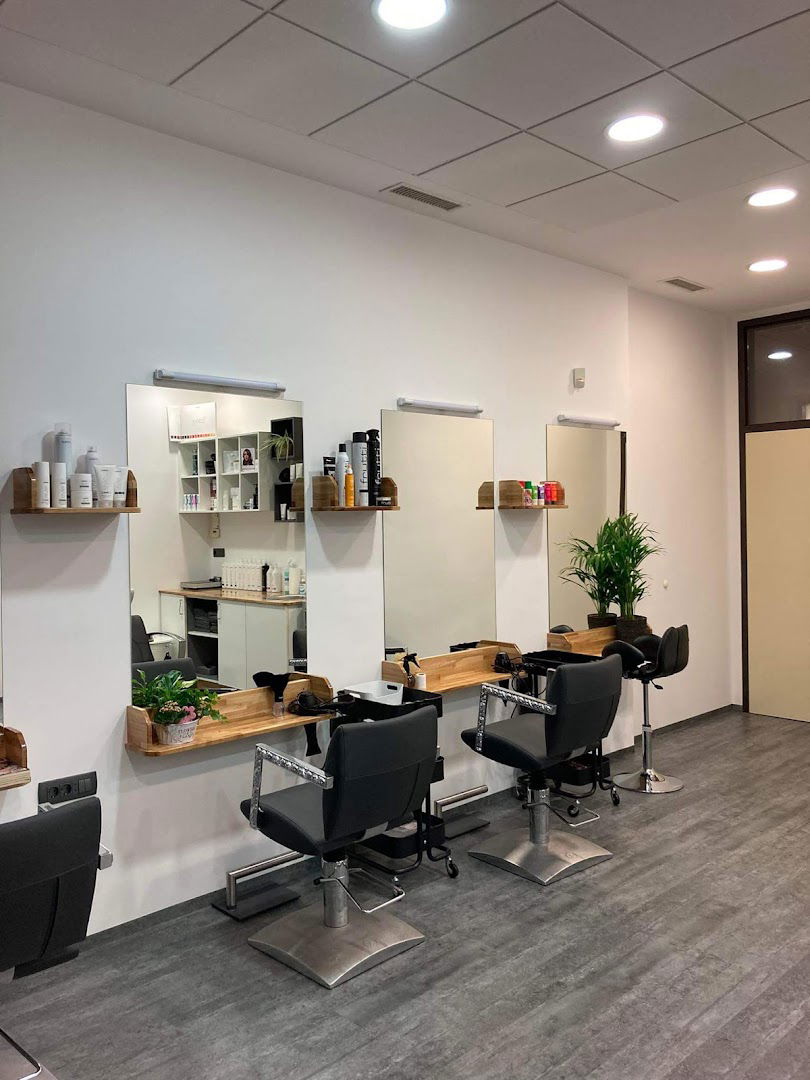 FRIZERAJ KLAVDIJA frizerski salon Klavdija Kovič s.p.