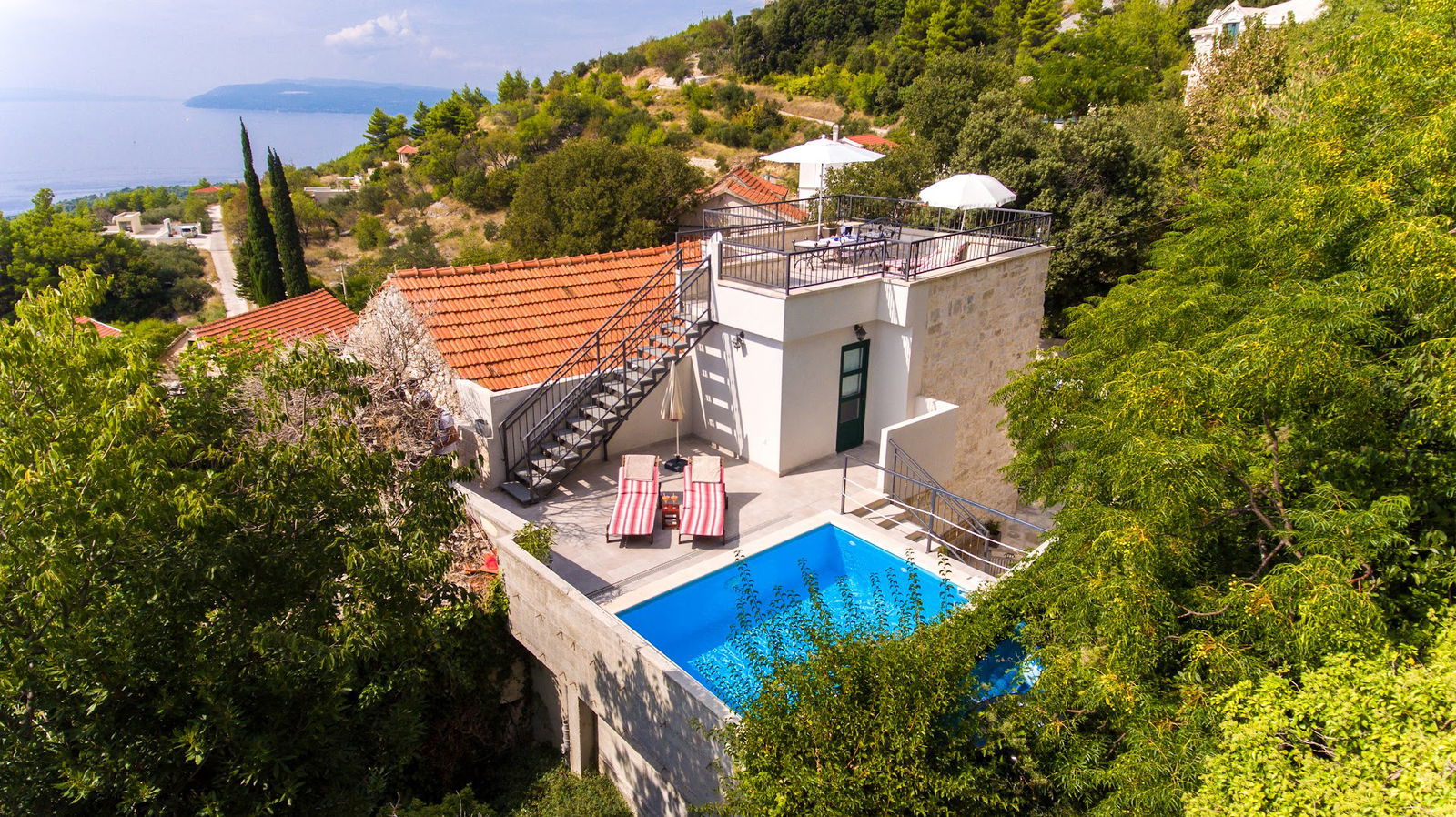 19th CENTURY STONE HOUSE IN NATURE PARK