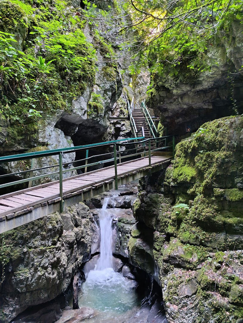 Vražji prolaz / Devils passage hiking trail.