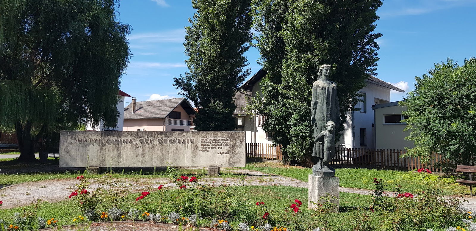 Statua majke sa djetetom