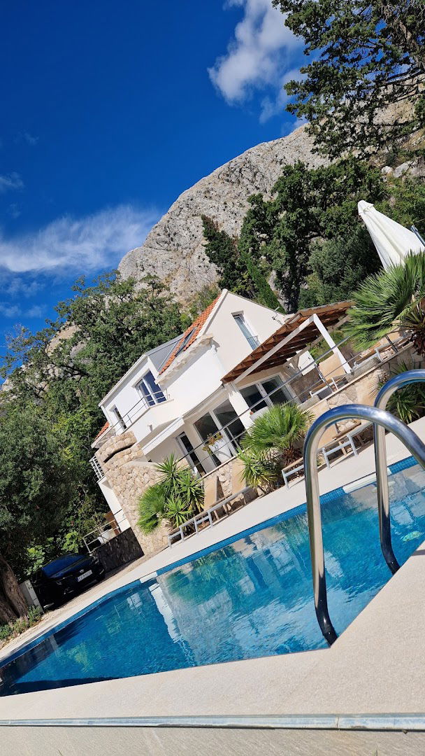 Villa Moderne/Steinhuset