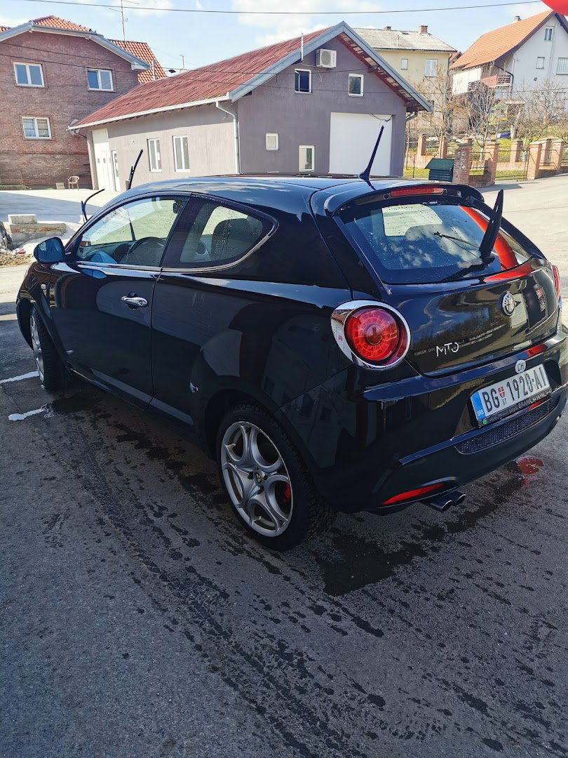 Samouslužna autoperionica „Adriateh“