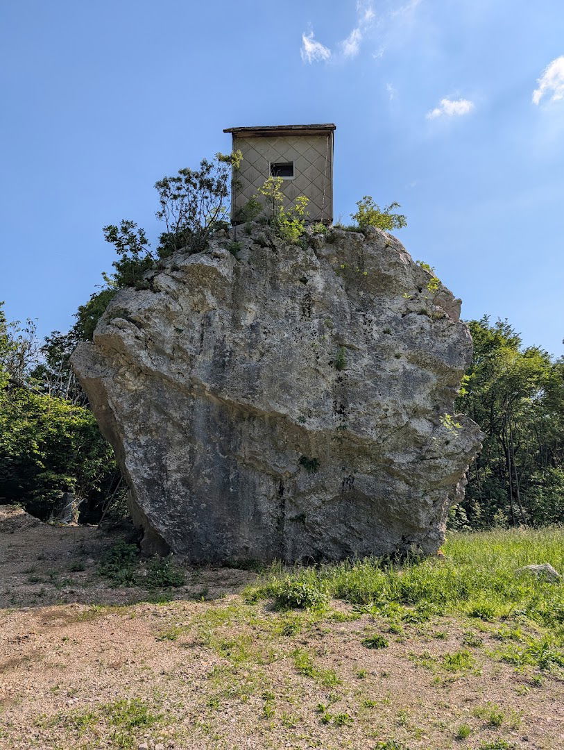 Misteriosa casa sulla roccia