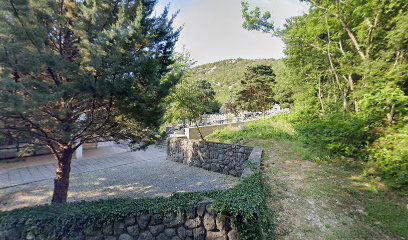 Mali Dol, Križišće cemetery