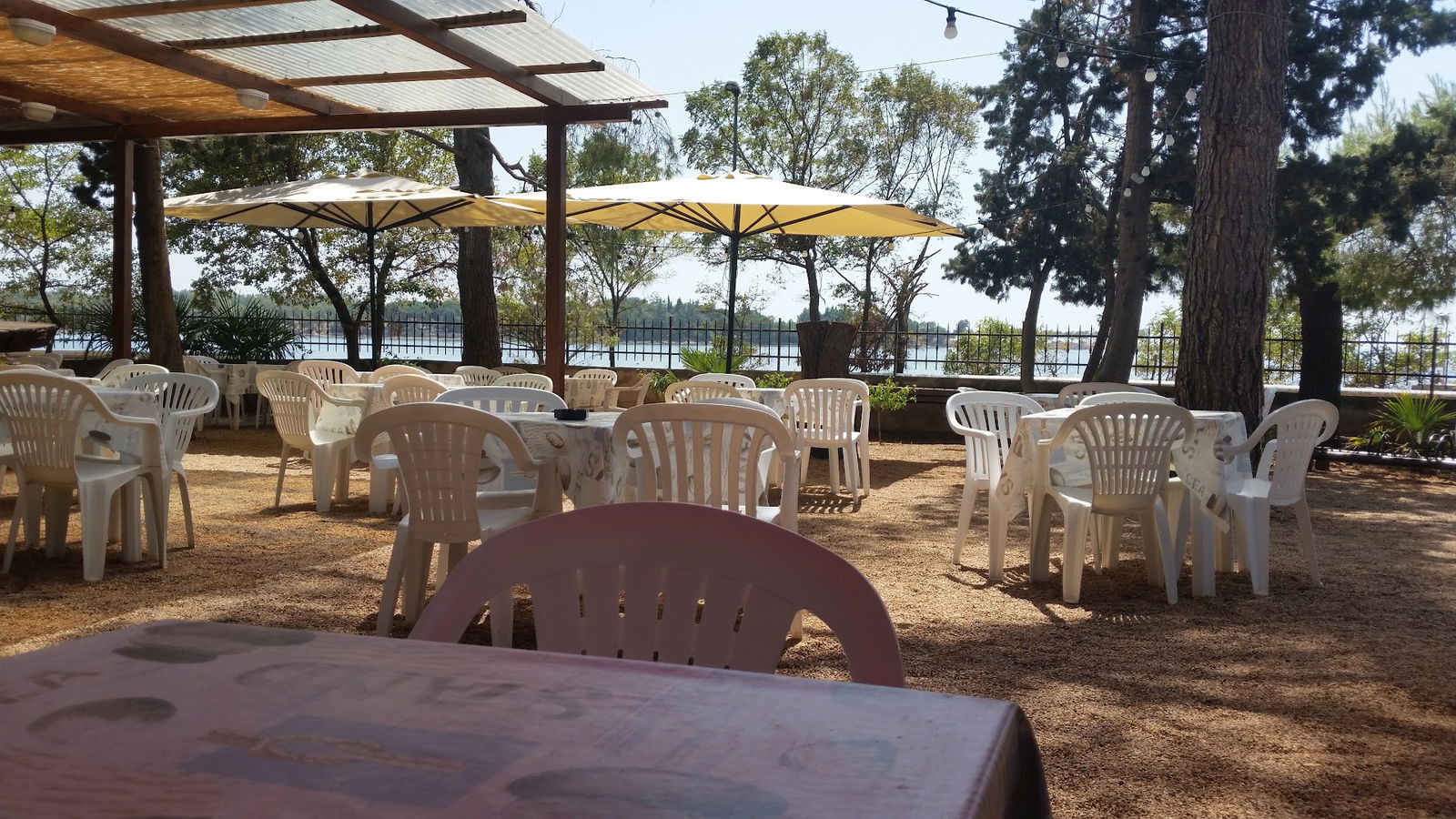 Taverna Marea Restaurant & Summer Grill