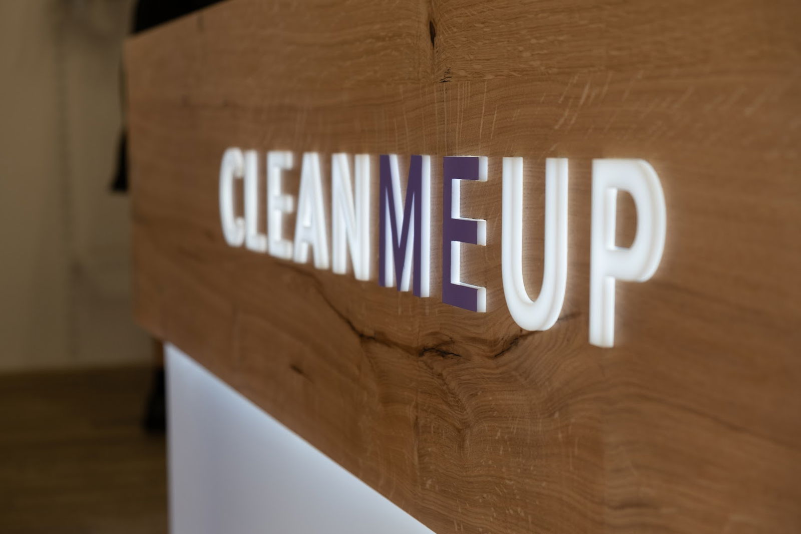 CleanMeUP - Hemijsko čišćenje i pranje odeće, A blok, Novi Beograd (Perionica veša, ciscenje patika)