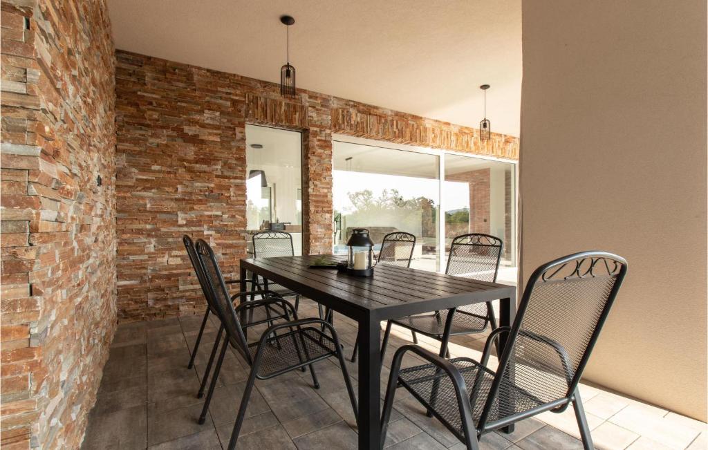 Stunning Home In Seline With Sauna, Heated Swimming Pool And 3 Bedrooms