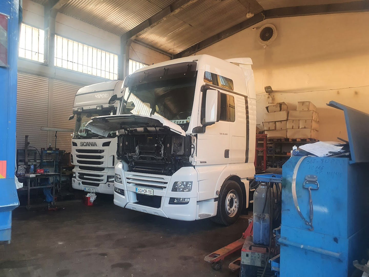 Medius res- SCANIA AND TRAILERS CENTER