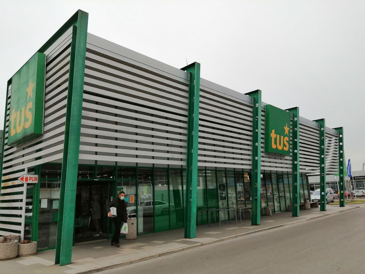 Tuš Cash&Carry Koper