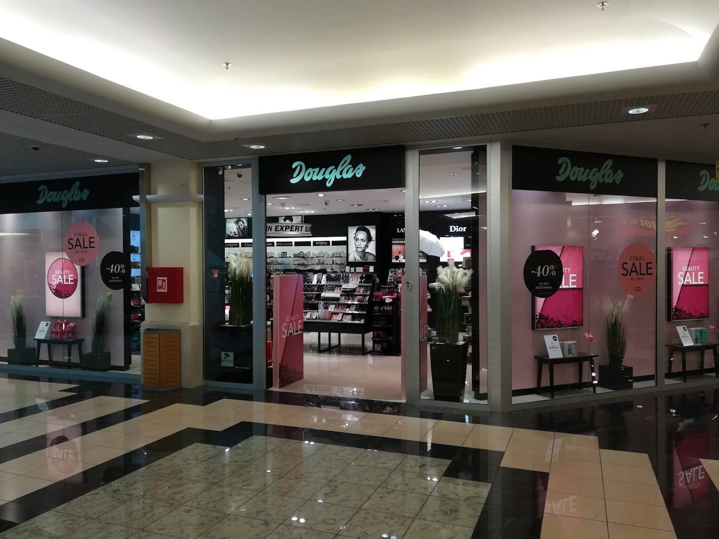 Douglas parfumerija WTC