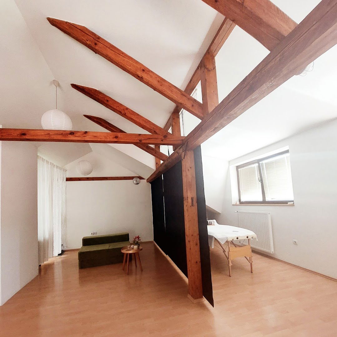 Vrksa, studio za yogu i usluge masaže