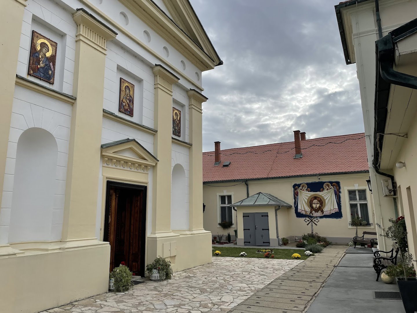 Храм Светих Арханђела Михајла и Гаврила