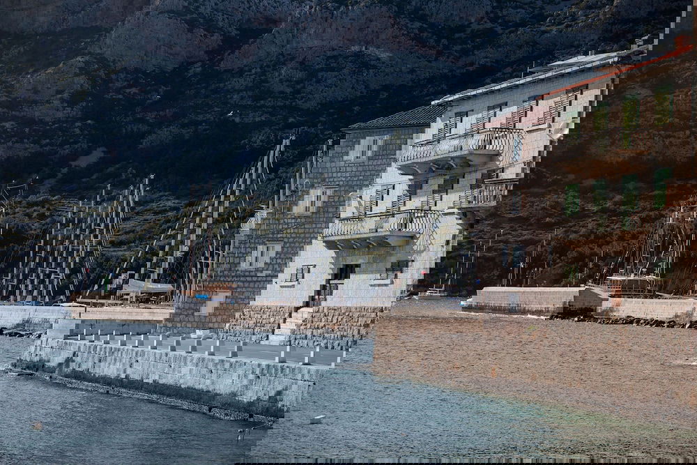 Mira Seafront Guesthouse