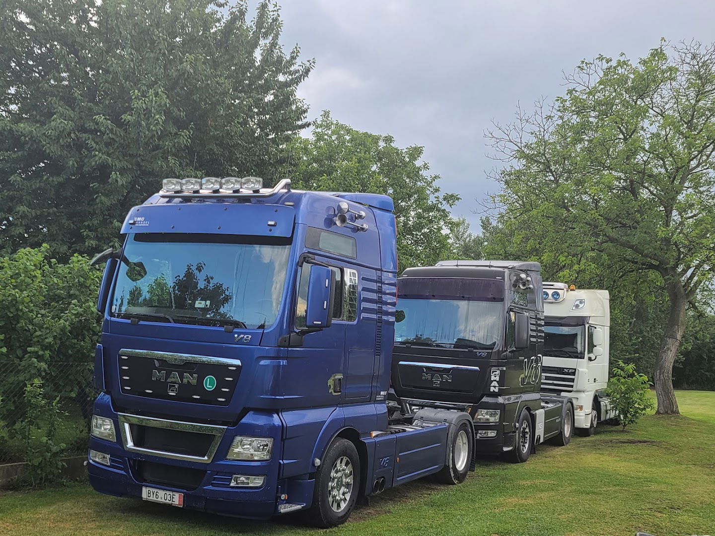 parking D.W.Trucking