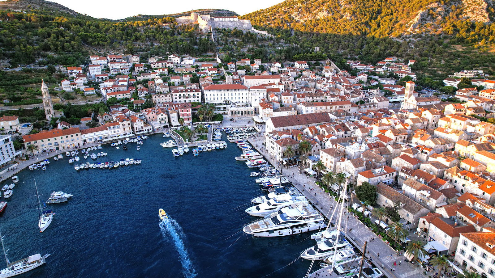 Rent a Boat Luigi Hvar