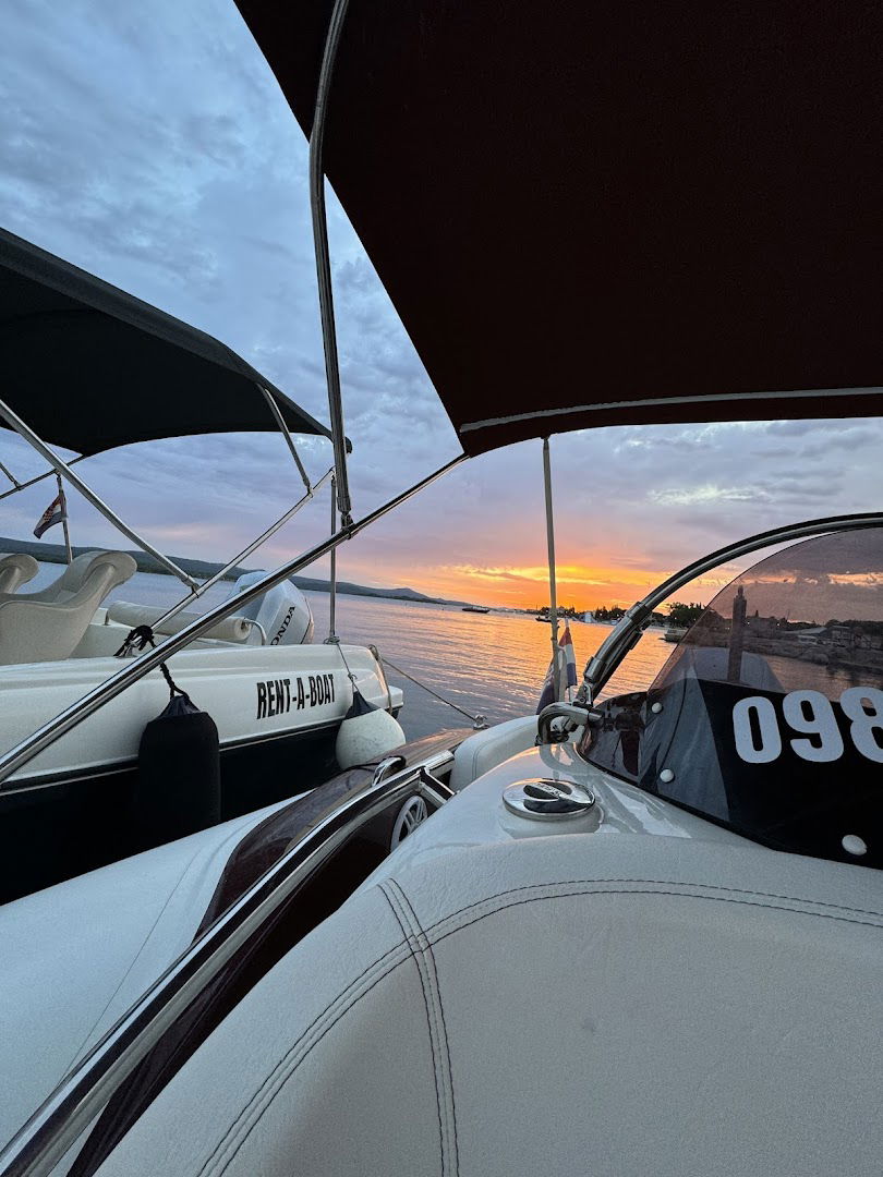 Rent a Boat sv. Filip i Jakov P-Nautica
