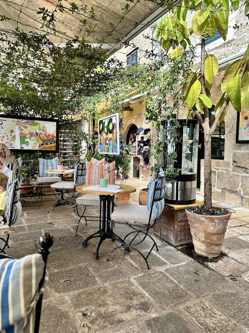 Figurin prosecco and oysters bar