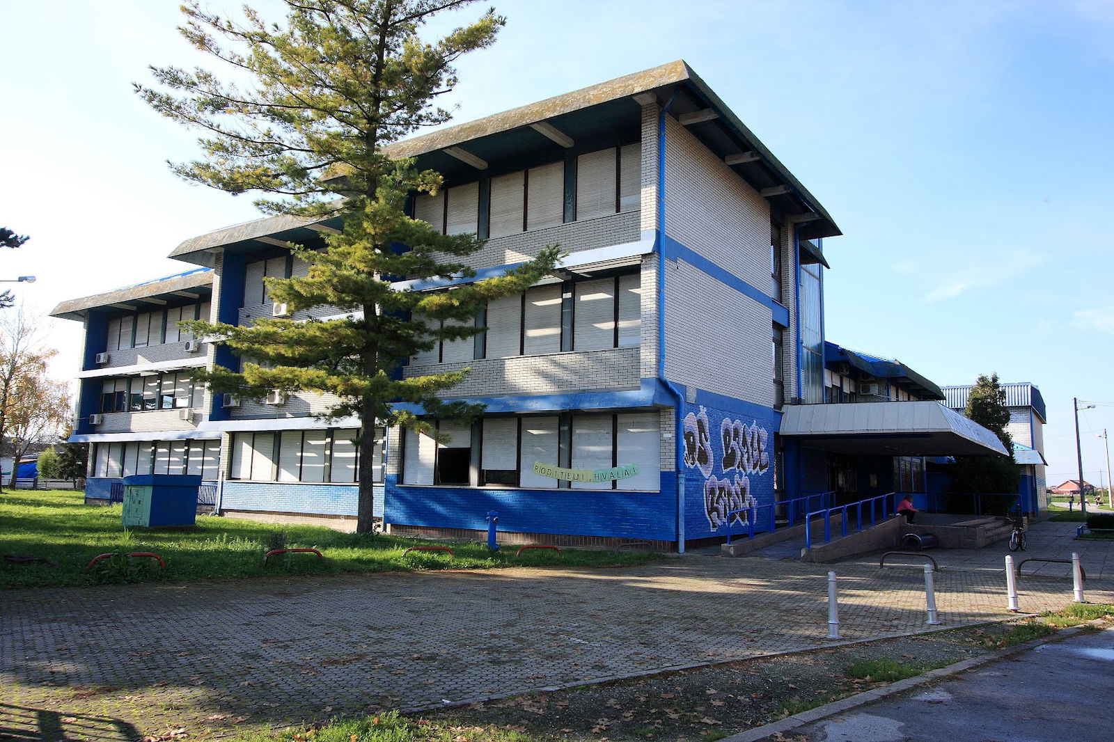 Radić Brothers Primary School in Botinec