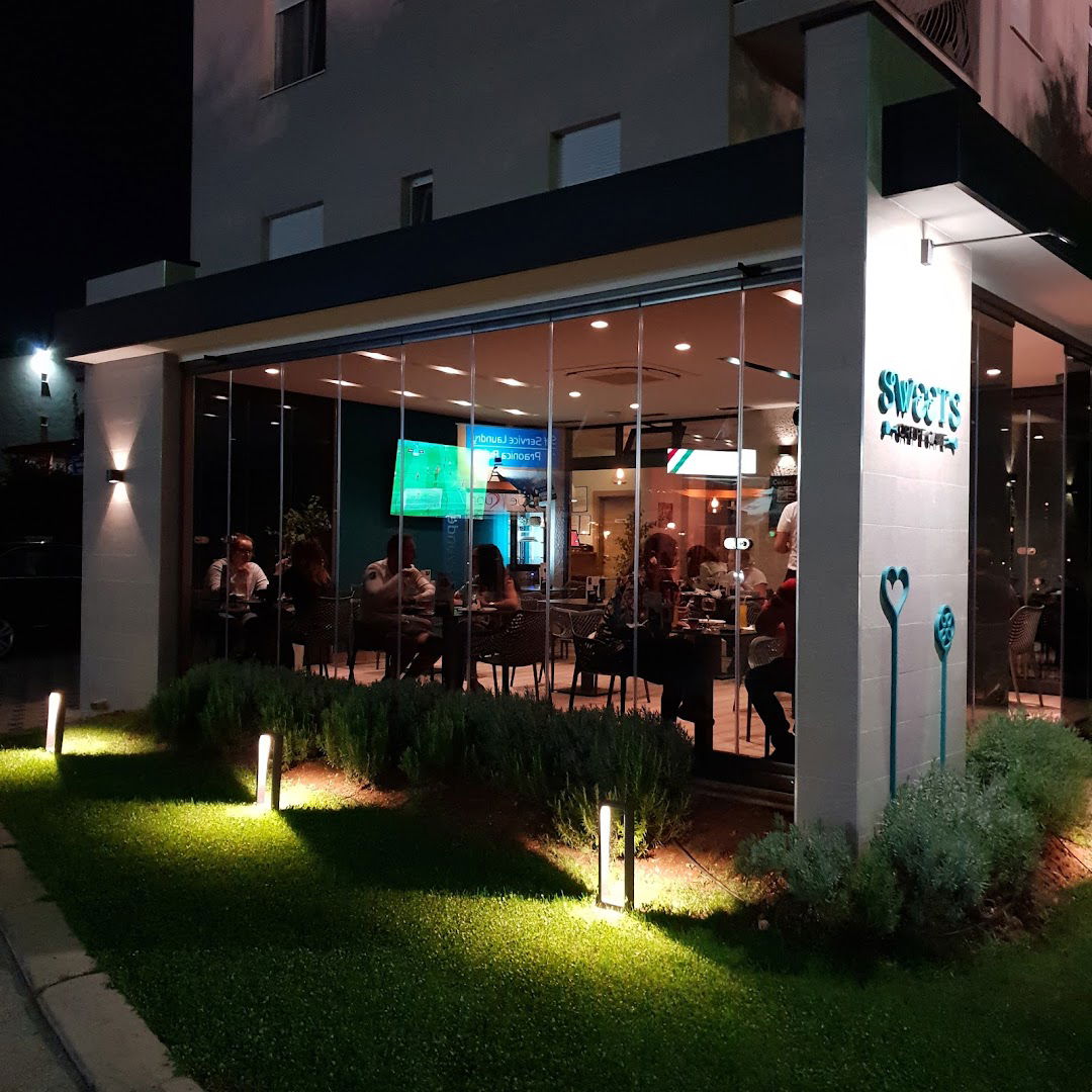 SWEETS Snack & Crepe cafe