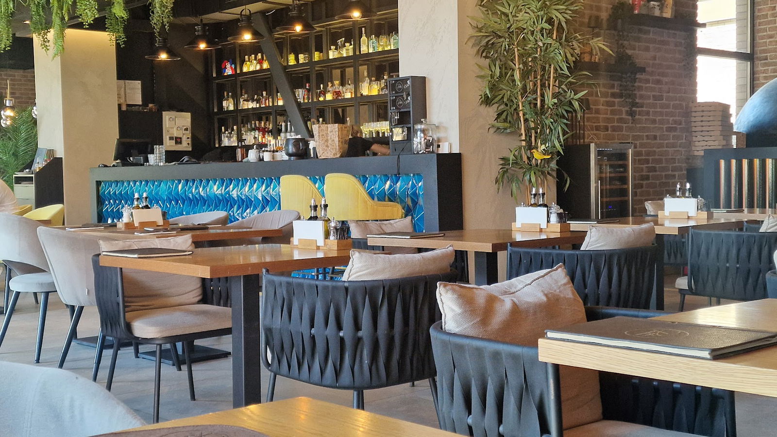 Pashe pizza bar & restaurant