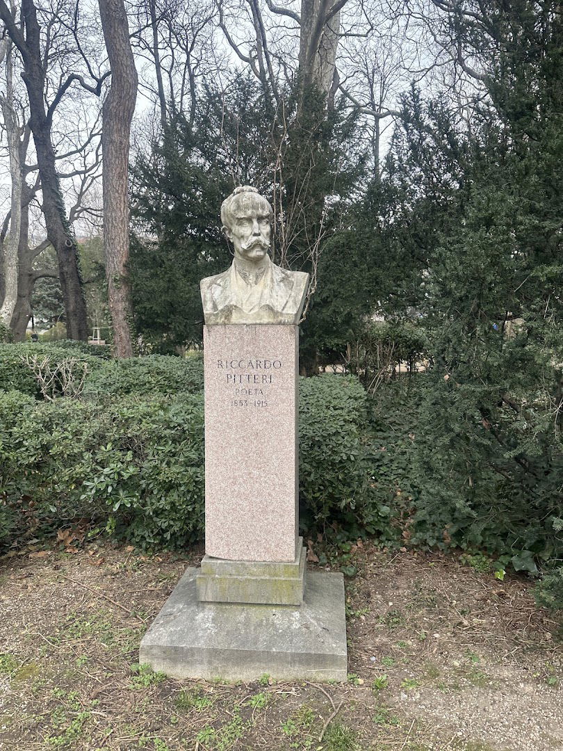 Riccardo pitteri statue