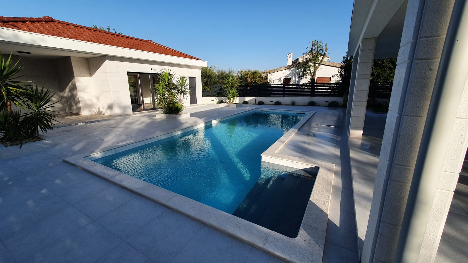 CROWONDER Villa White Star