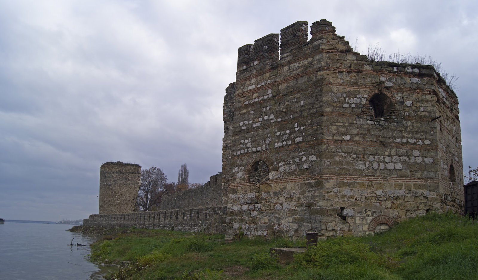 Tvrdjava sa tunelima