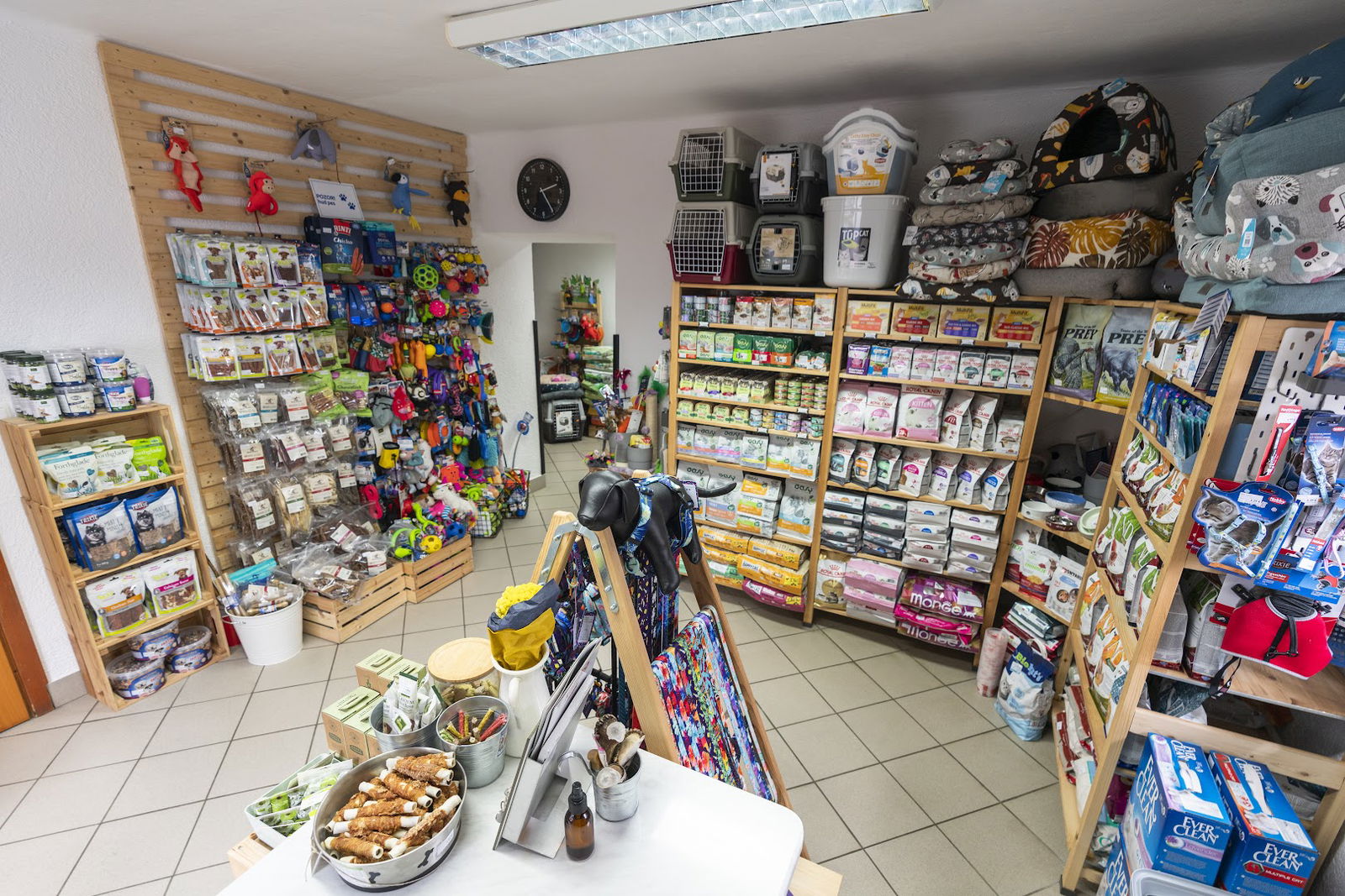 MICA pet shop