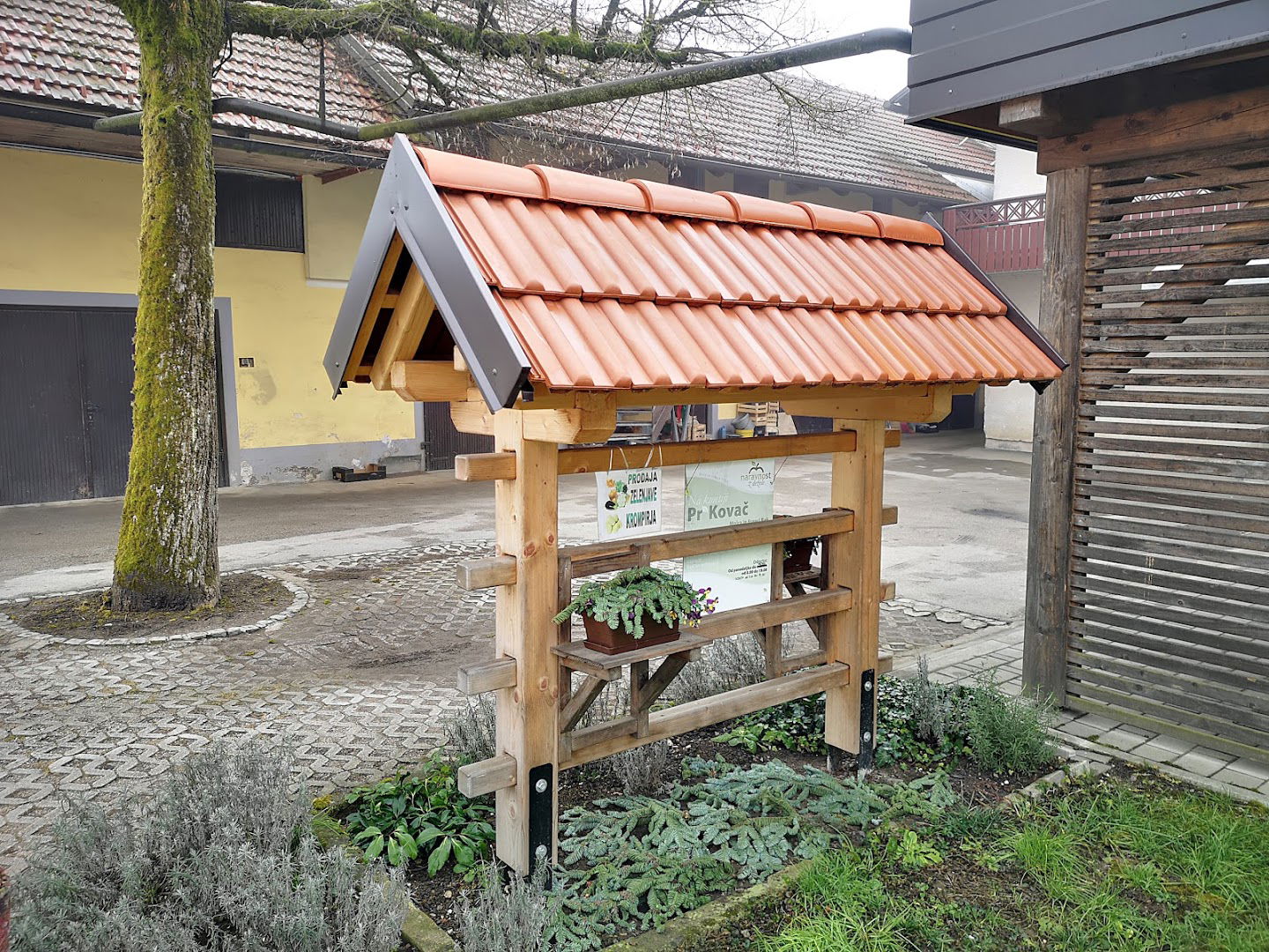 Kmetija Pr' Kovač, prodaja na tržnicah in stojnicah, Katja Rak s.p.