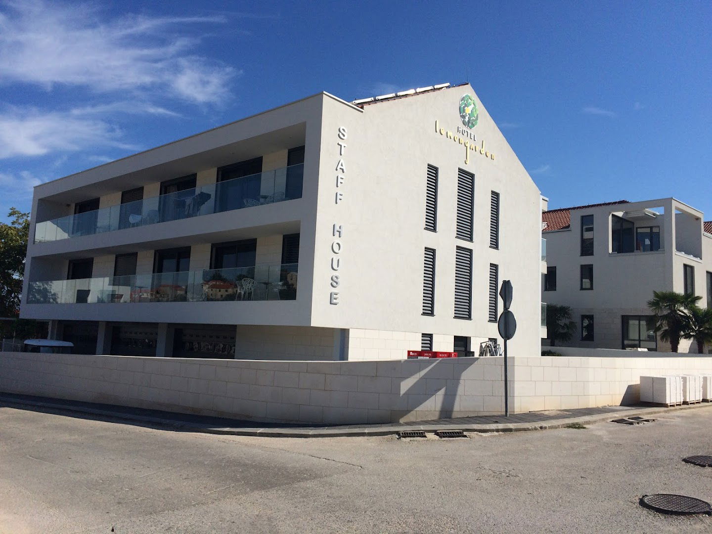 Staff House - Lemongarden