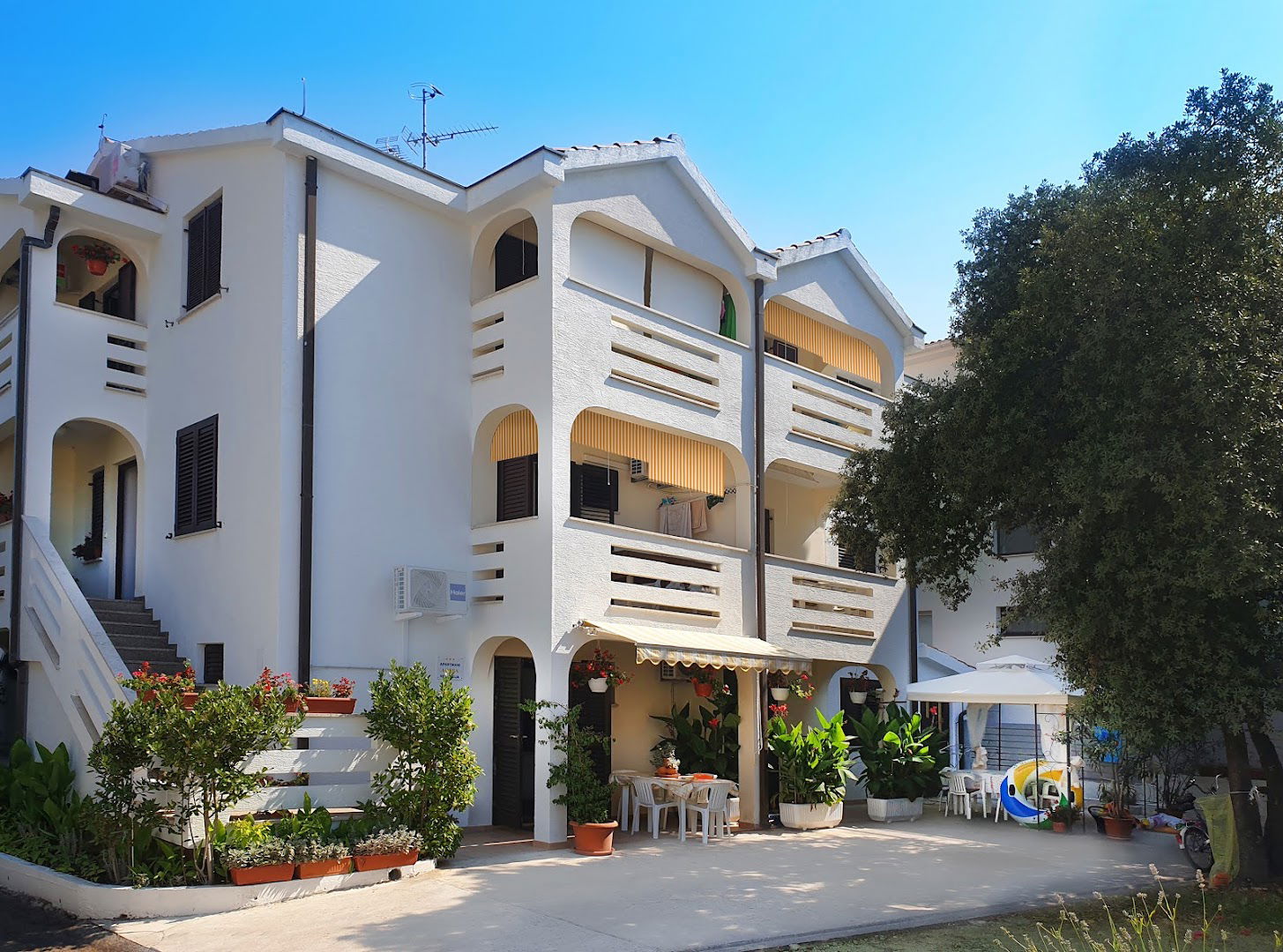 Apartments ADRIA -TOMISLAV near the beach