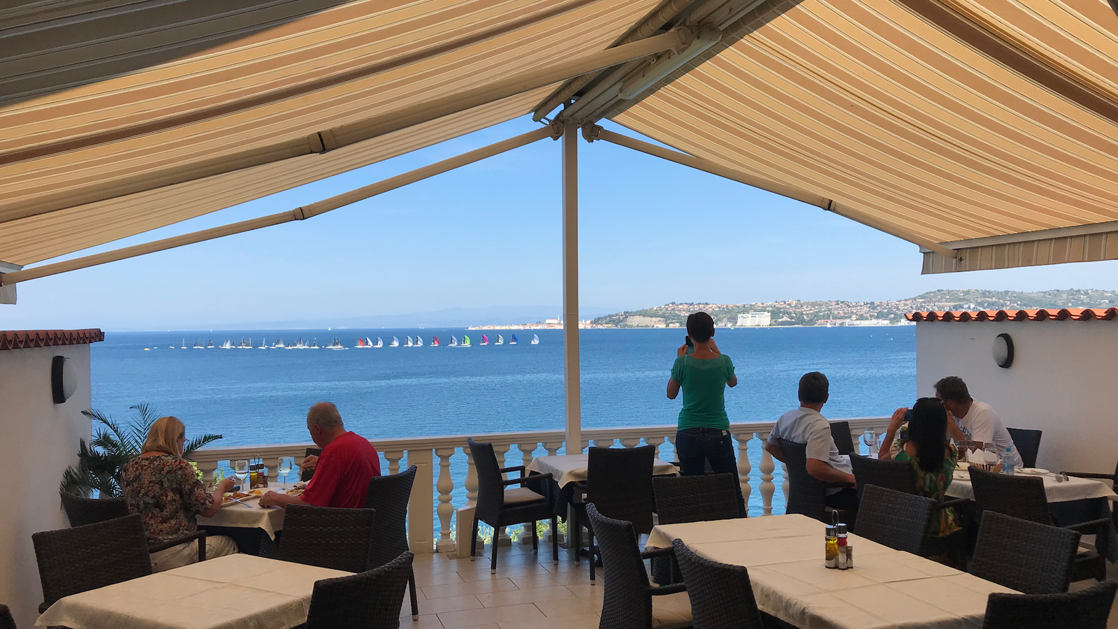 Restaurant & Pizzeria "Laura"