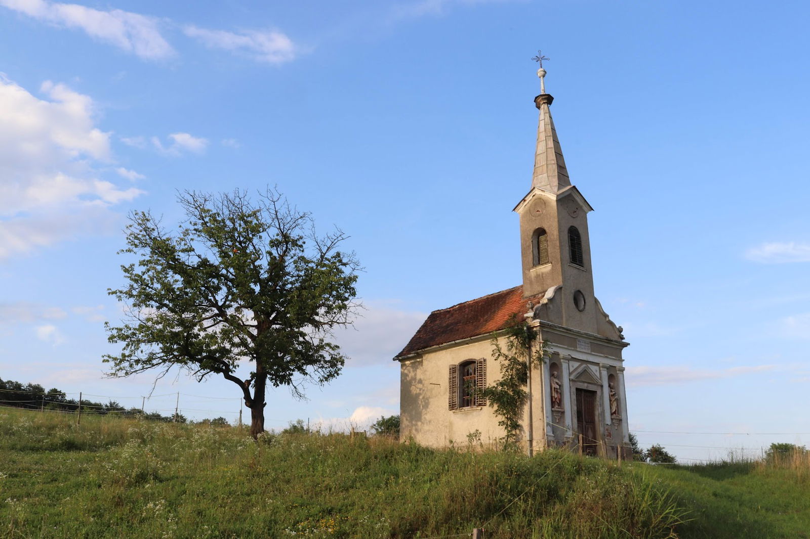 Lučka 395, društvo ljubiteljev Konj in česar več Ni