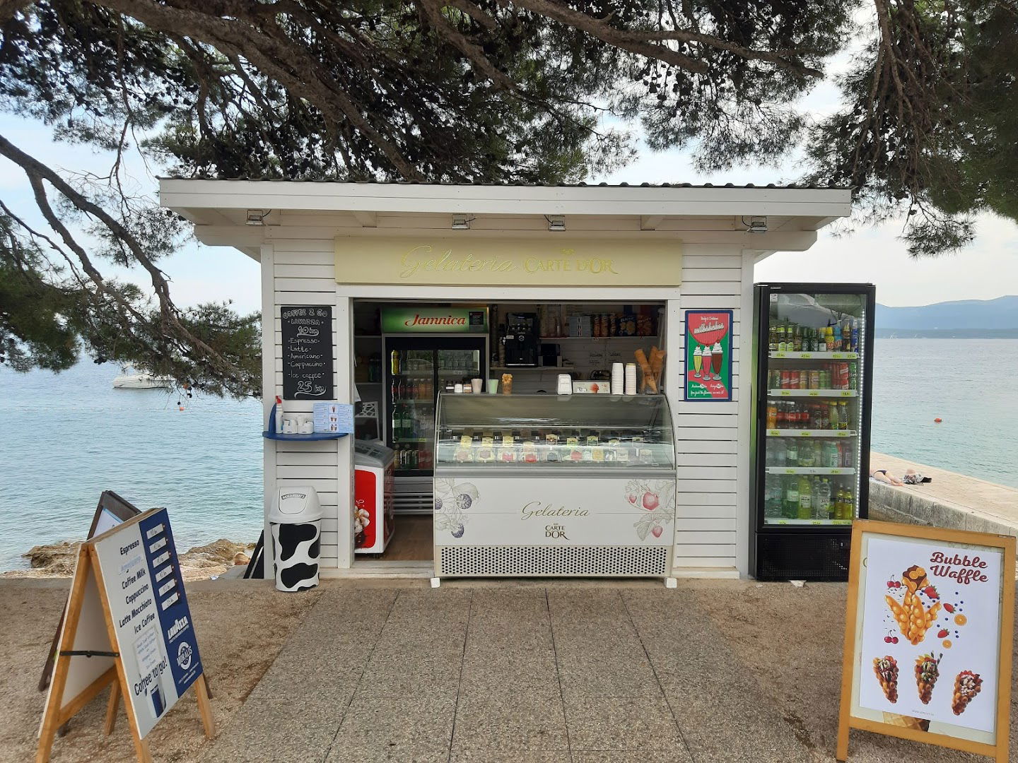 Gelateria & Bubble waffle Bol