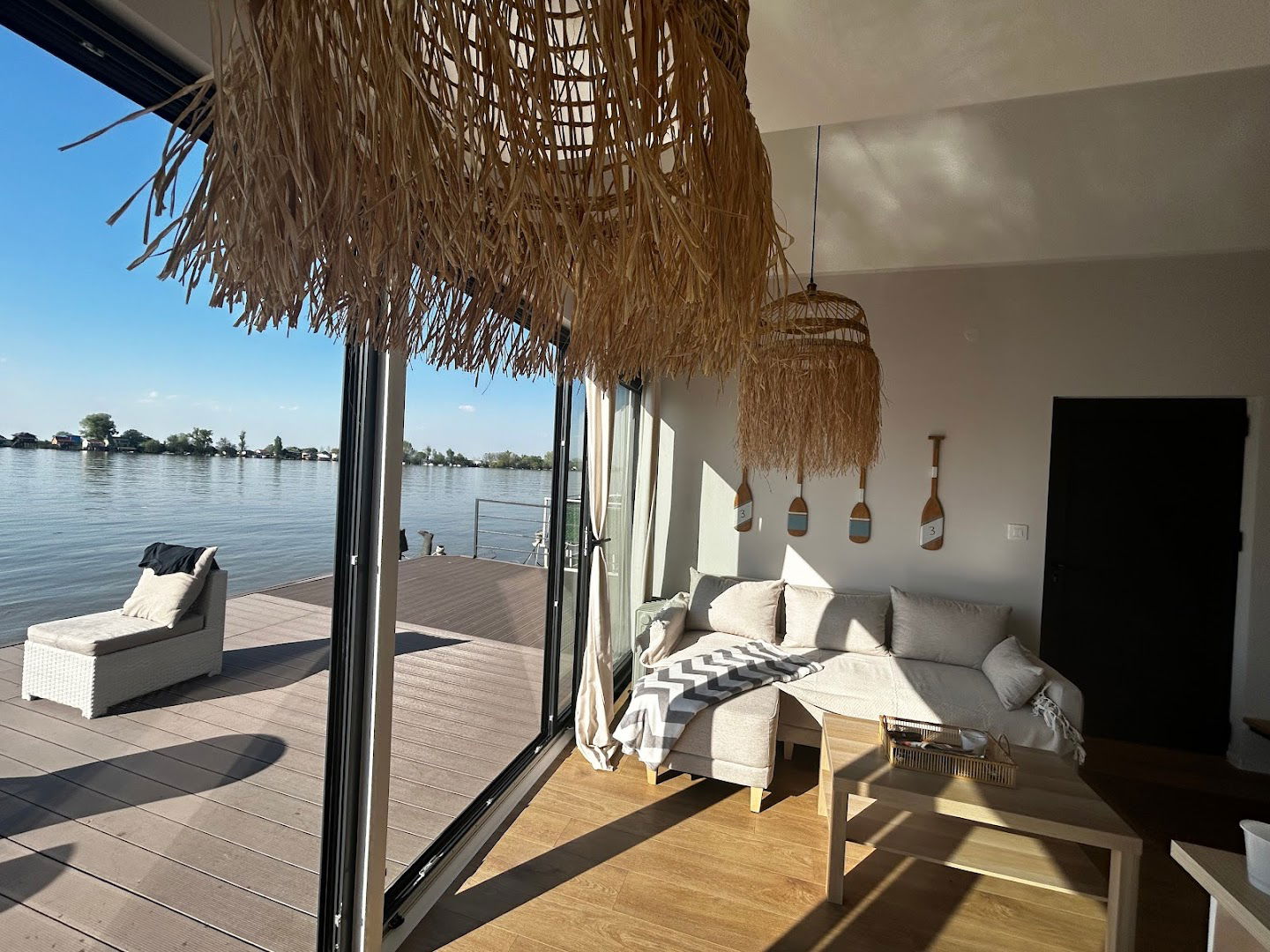 kafe kafe river house