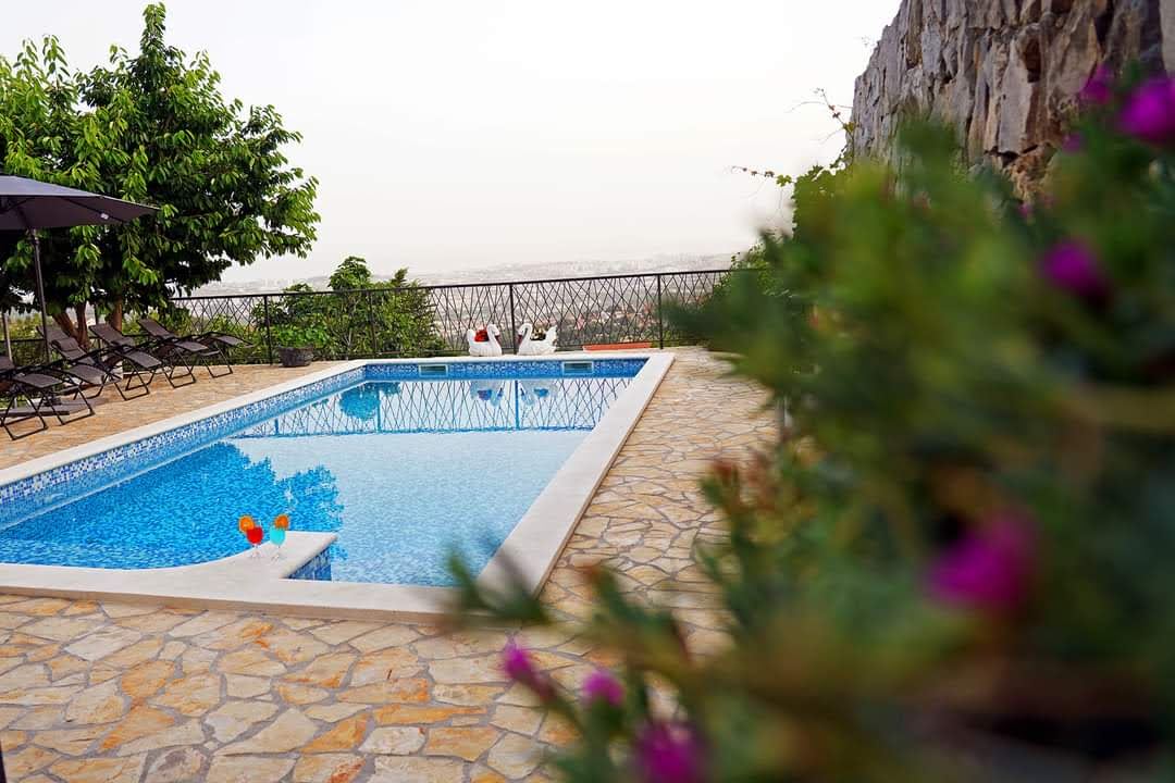 SALONA HILLS APARTMENTS