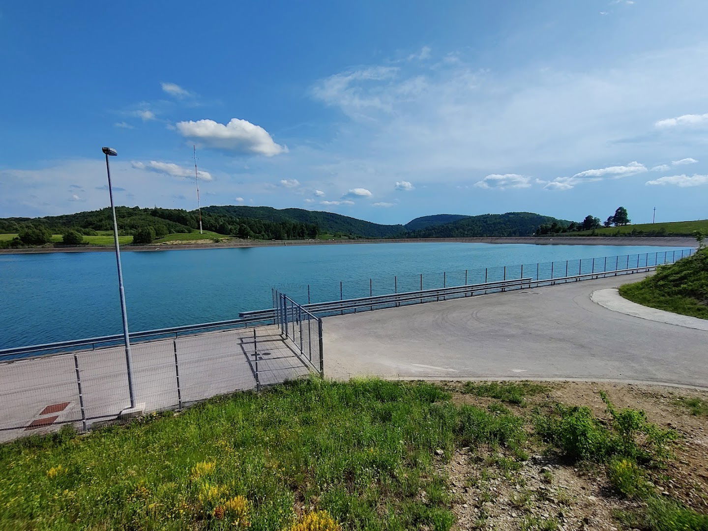 Akumulacijsko jezero Avče