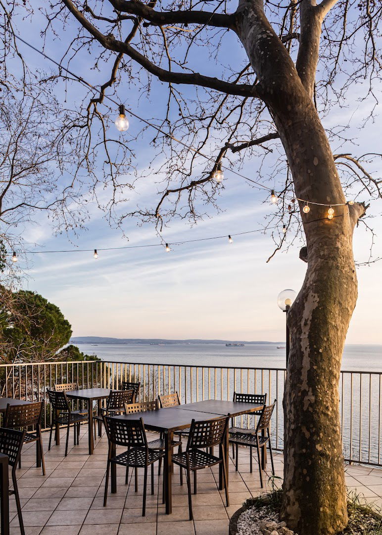 Sorrentino Trattoria Di Mare tenda rossa