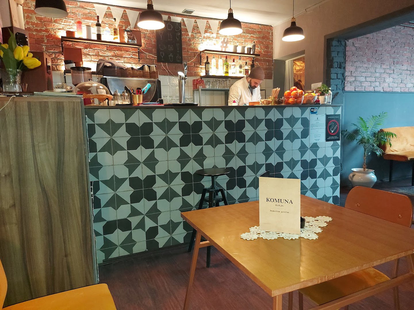 Komuna Bar