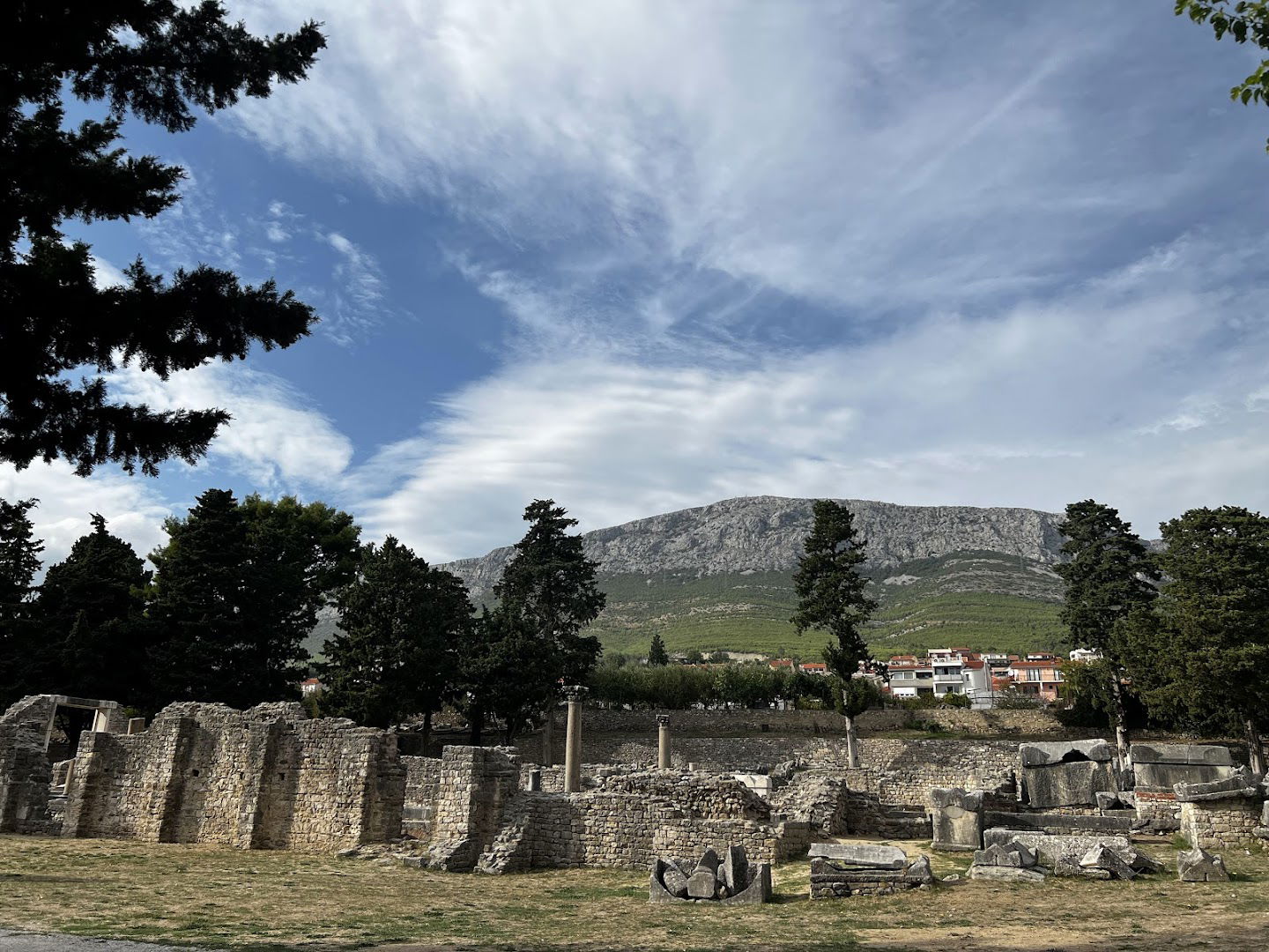 Salona Main entrance