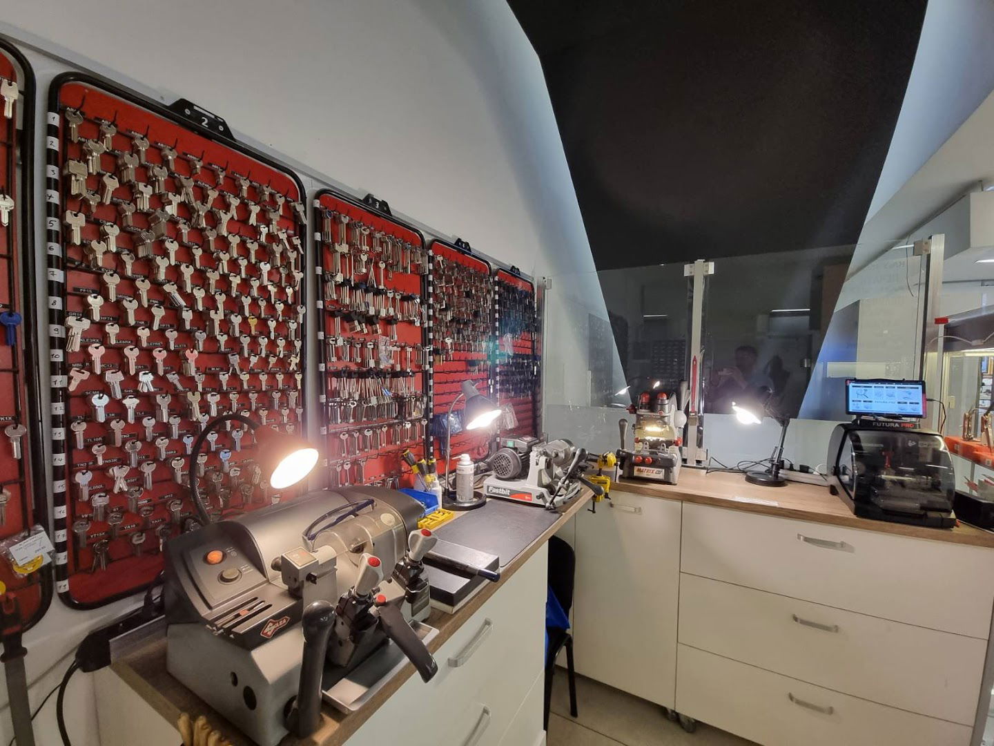 KLJUCARSKA RADNJA NOVI MERKATOR PETKO