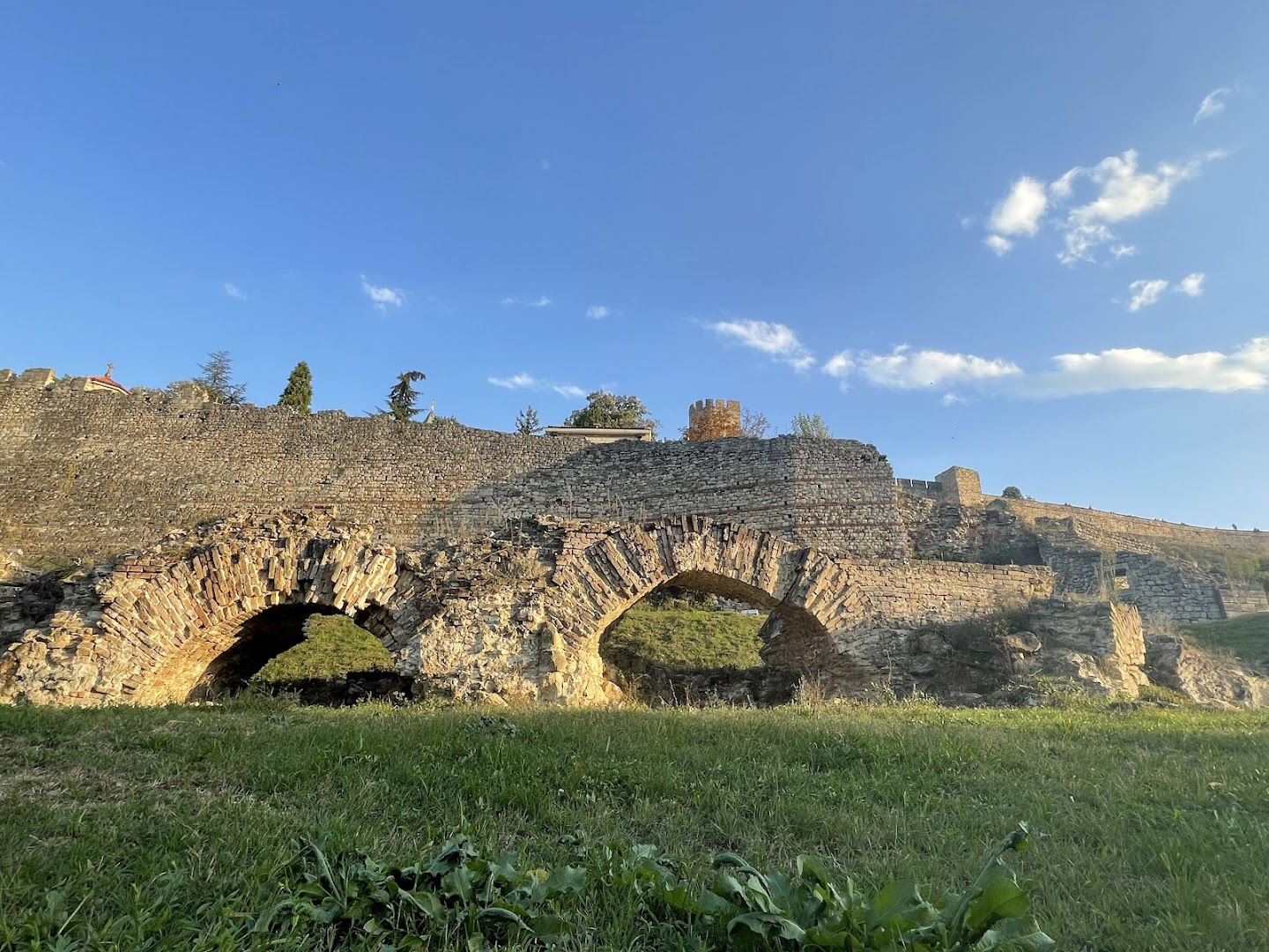 Митрополиjска палата