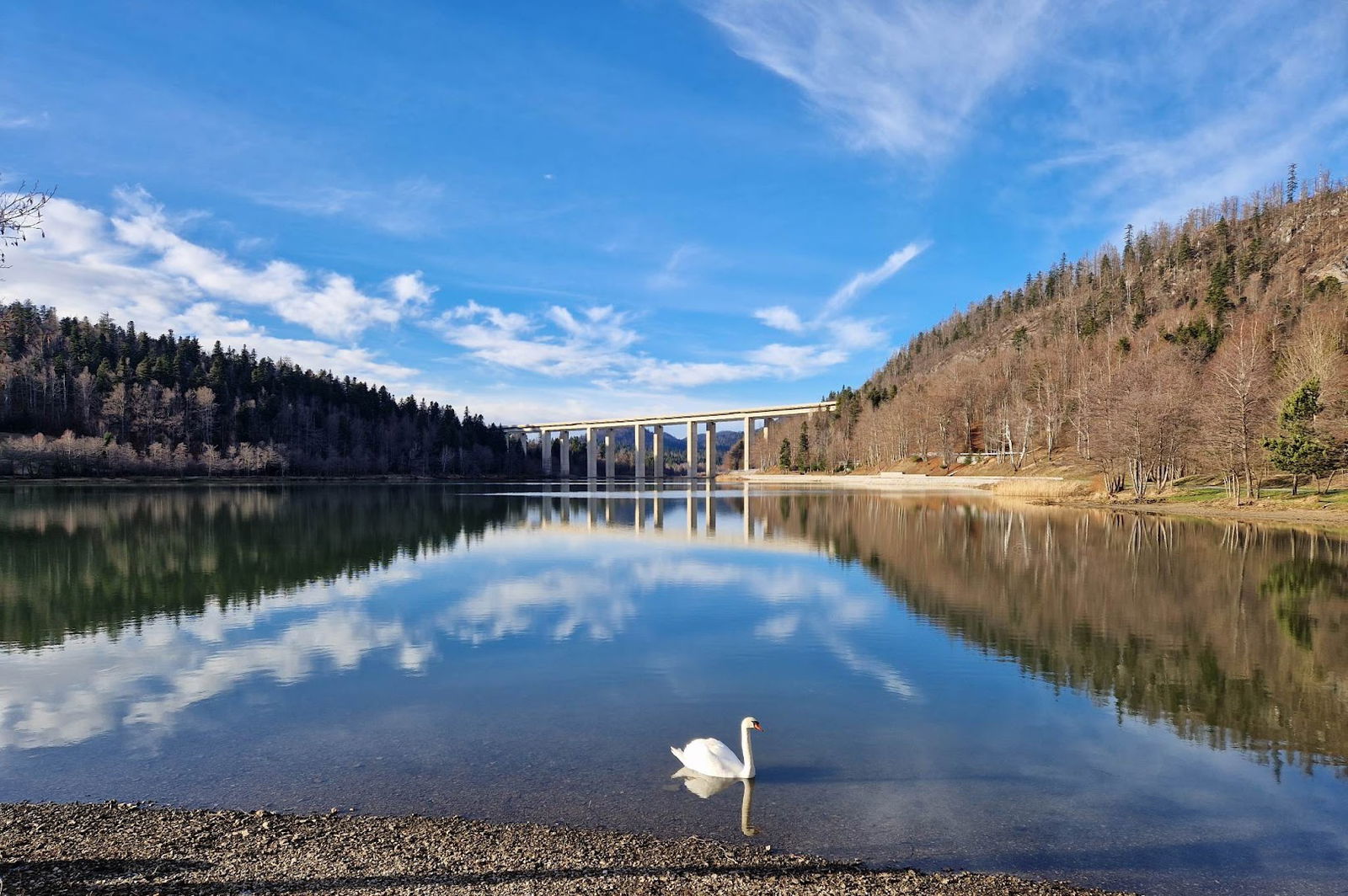 šetnica uz jezero