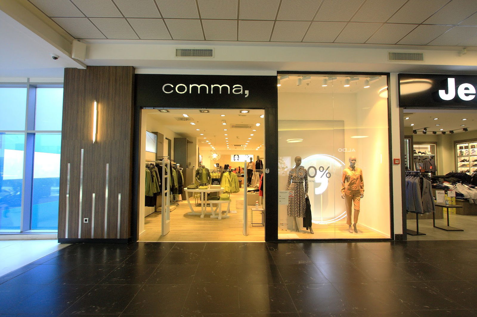 comma Store